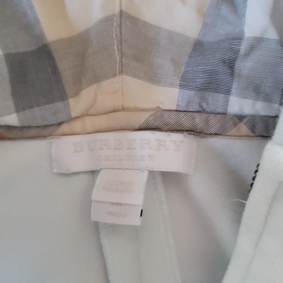 💯 Authentic Burberry Onesie - Picture 4 of 5